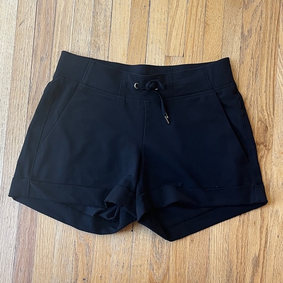 Athleta Pants - Athleta Midtown 4" Shorts SIZE XS